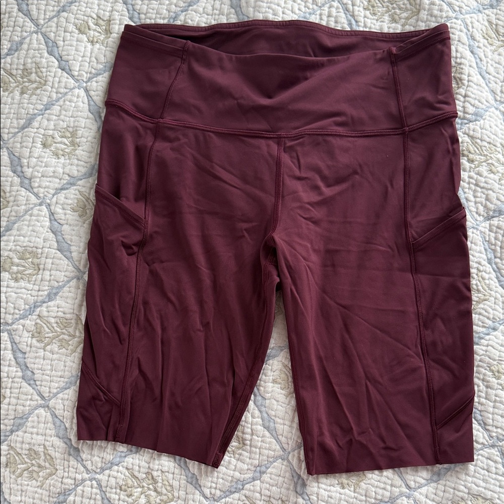 Lululemon maroon biker shorts with pockets
